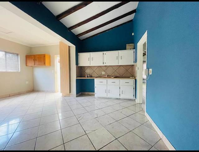 6 BEDROOM HOUSE FOR SALE IN NEW STATE AREA